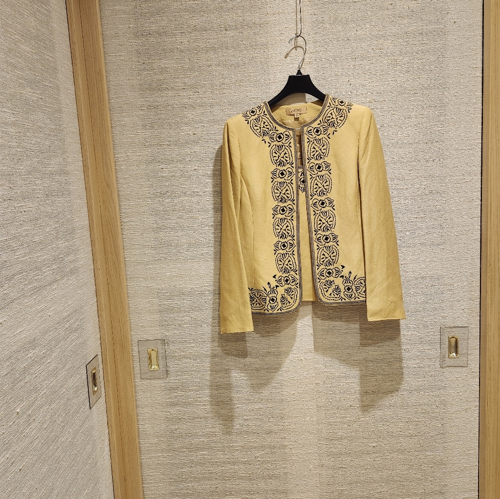 Kasper linen blend yellow jacket with sleeveless top and black trousers.